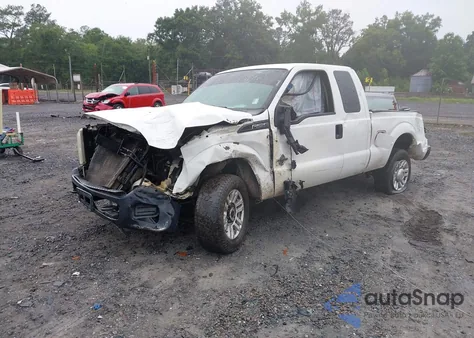 2015 Ford F-250 Xl z USA, uszkodzony, nr VIN 1FT7X2B64FEB25893